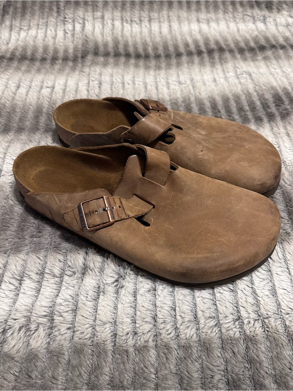 Birkenstock Men’s Boston Clogs
Color Tobacco oiled leather Size 42